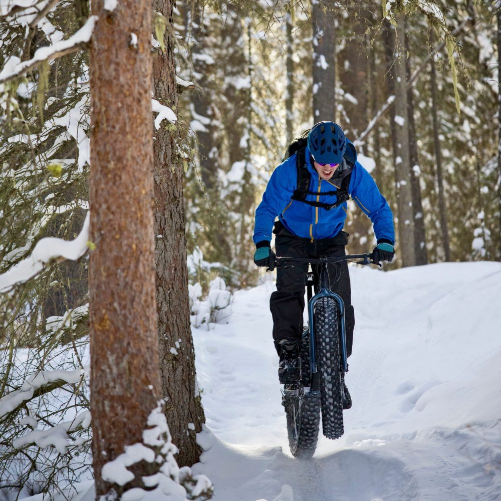 fat biking Snow trail wheelie